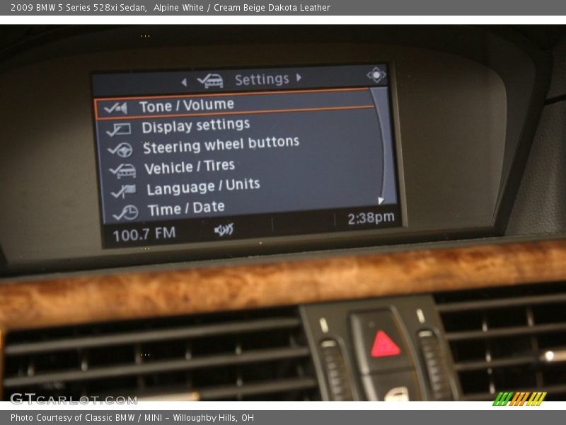 Alpine White / Cream Beige Dakota Leather 2009 BMW 5 Series 528xi Sedan
