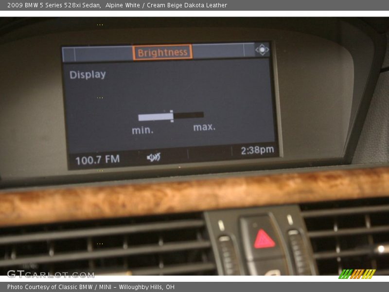 Alpine White / Cream Beige Dakota Leather 2009 BMW 5 Series 528xi Sedan