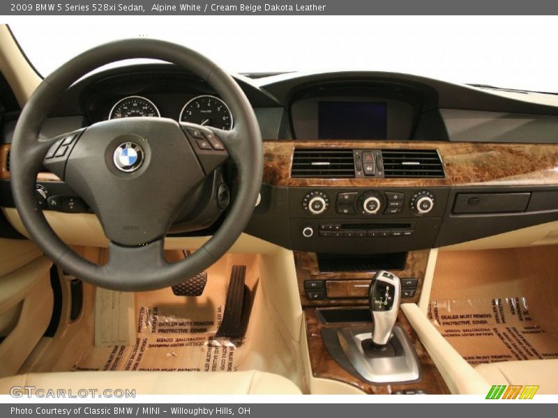 Alpine White / Cream Beige Dakota Leather 2009 BMW 5 Series 528xi Sedan