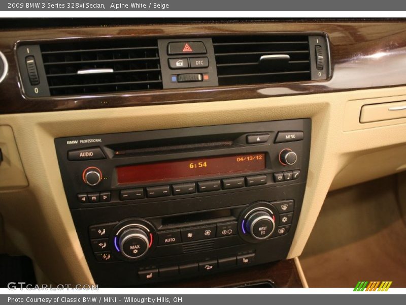 Alpine White / Beige 2009 BMW 3 Series 328xi Sedan