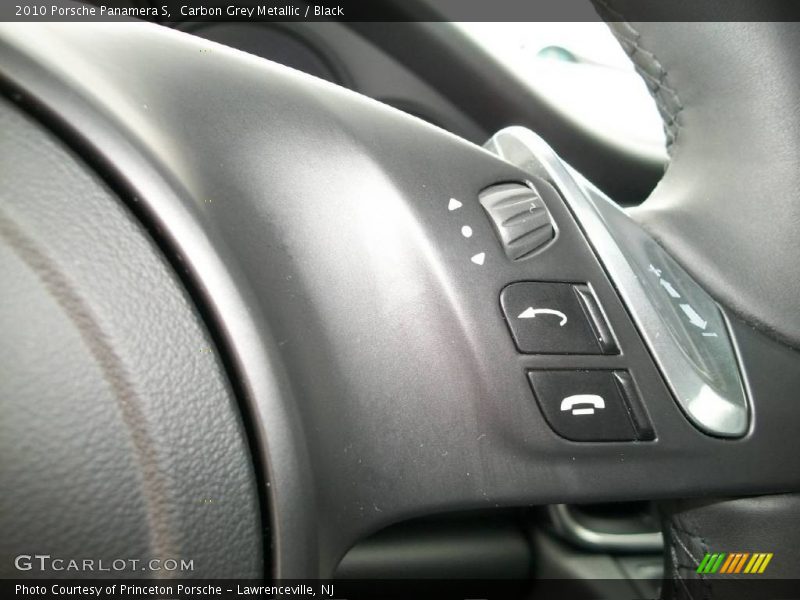 Controls of 2010 Panamera S