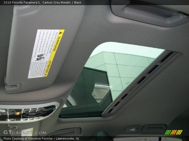 Sunroof of 2010 Panamera S