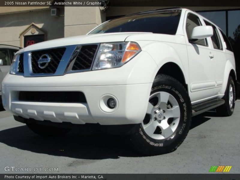 Avalanche White / Graphite 2005 Nissan Pathfinder SE