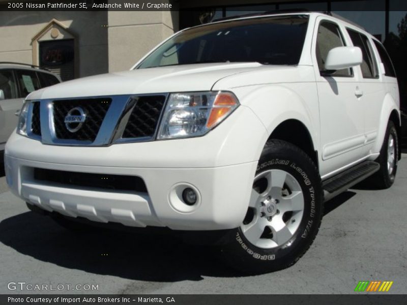 Avalanche White / Graphite 2005 Nissan Pathfinder SE