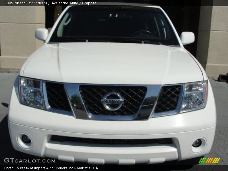 Avalanche White / Graphite 2005 Nissan Pathfinder SE