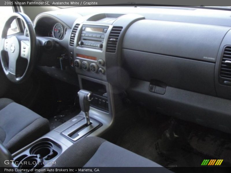 Avalanche White / Graphite 2005 Nissan Pathfinder SE