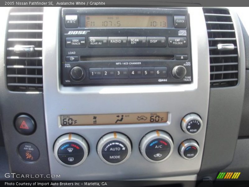 Avalanche White / Graphite 2005 Nissan Pathfinder SE