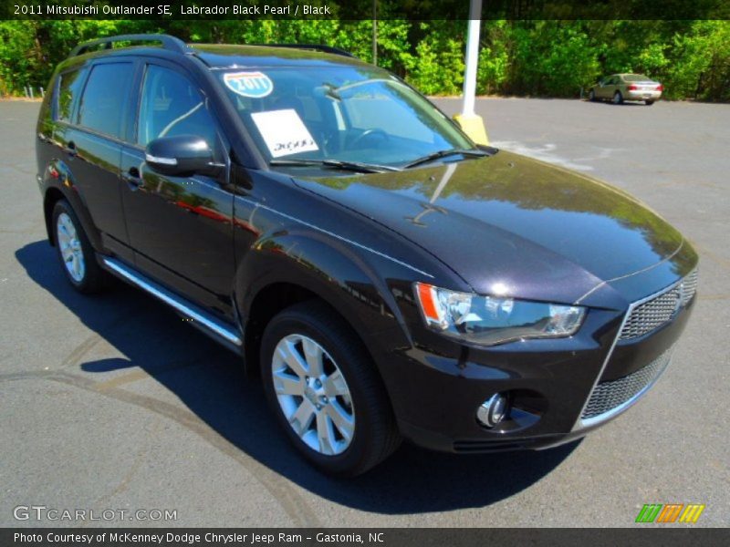 Labrador Black Pearl / Black 2011 Mitsubishi Outlander SE