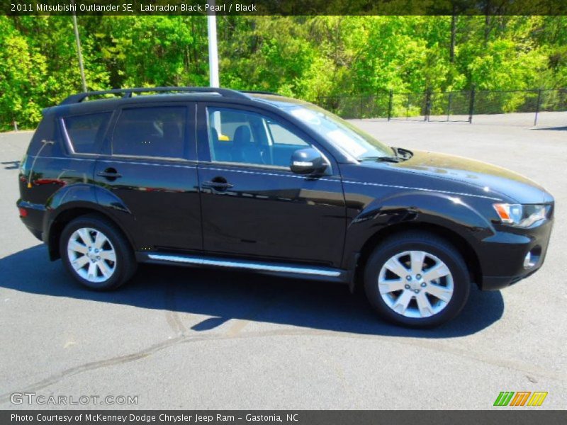 Labrador Black Pearl / Black 2011 Mitsubishi Outlander SE