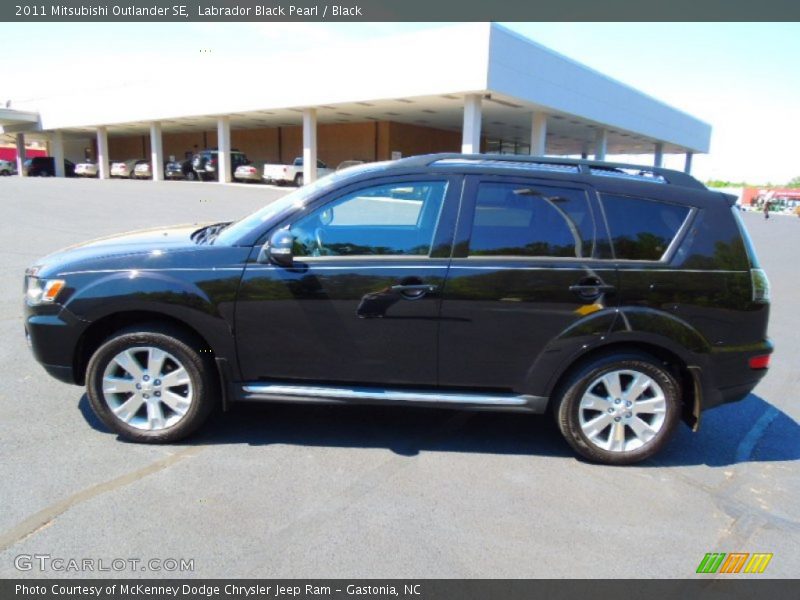Labrador Black Pearl / Black 2011 Mitsubishi Outlander SE