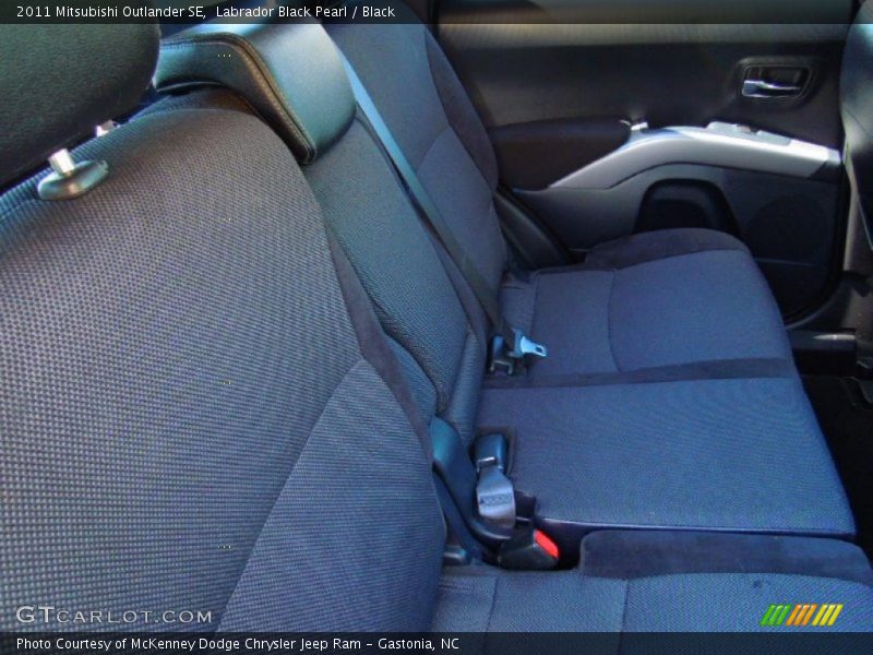 Labrador Black Pearl / Black 2011 Mitsubishi Outlander SE