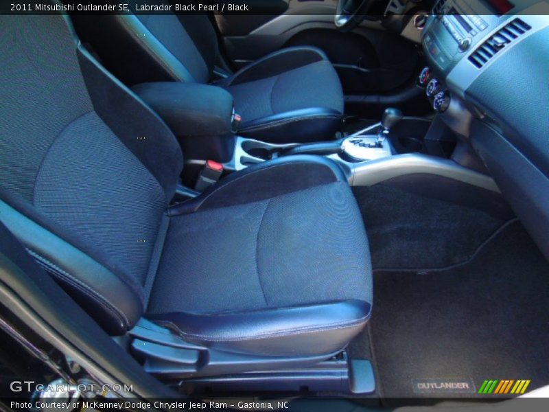 Labrador Black Pearl / Black 2011 Mitsubishi Outlander SE