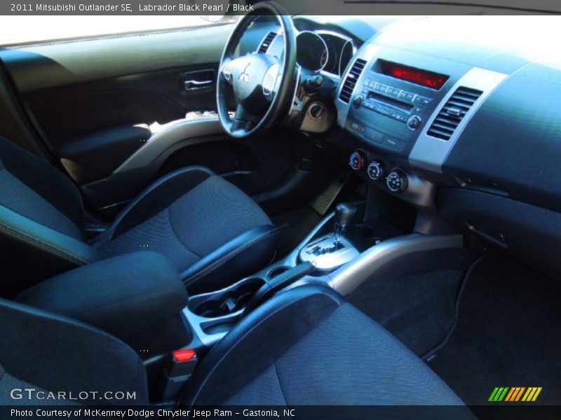 Labrador Black Pearl / Black 2011 Mitsubishi Outlander SE