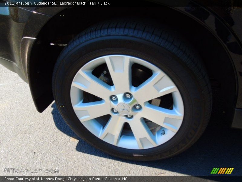 Labrador Black Pearl / Black 2011 Mitsubishi Outlander SE