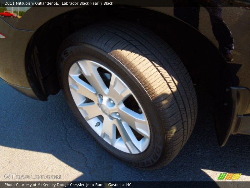 Labrador Black Pearl / Black 2011 Mitsubishi Outlander SE