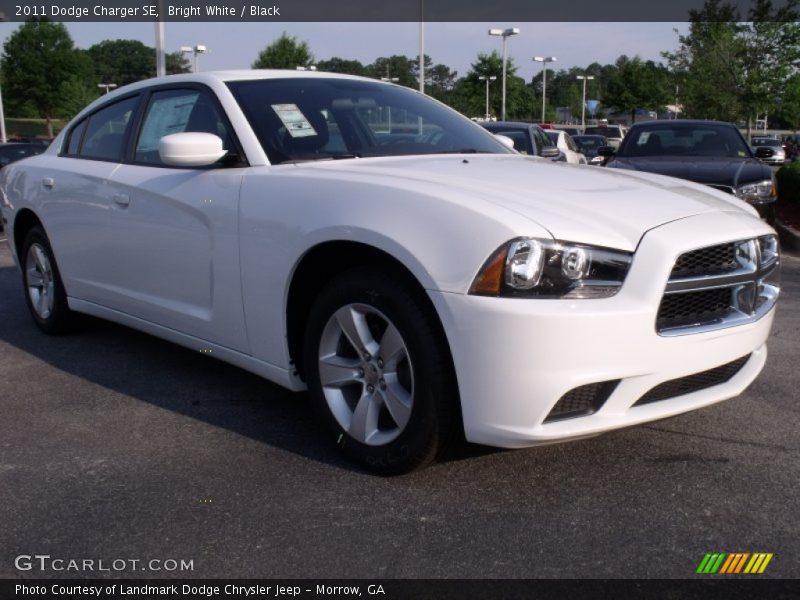 Bright White / Black 2011 Dodge Charger SE