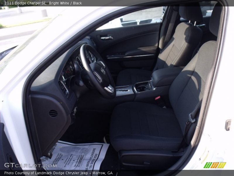 Bright White / Black 2011 Dodge Charger SE