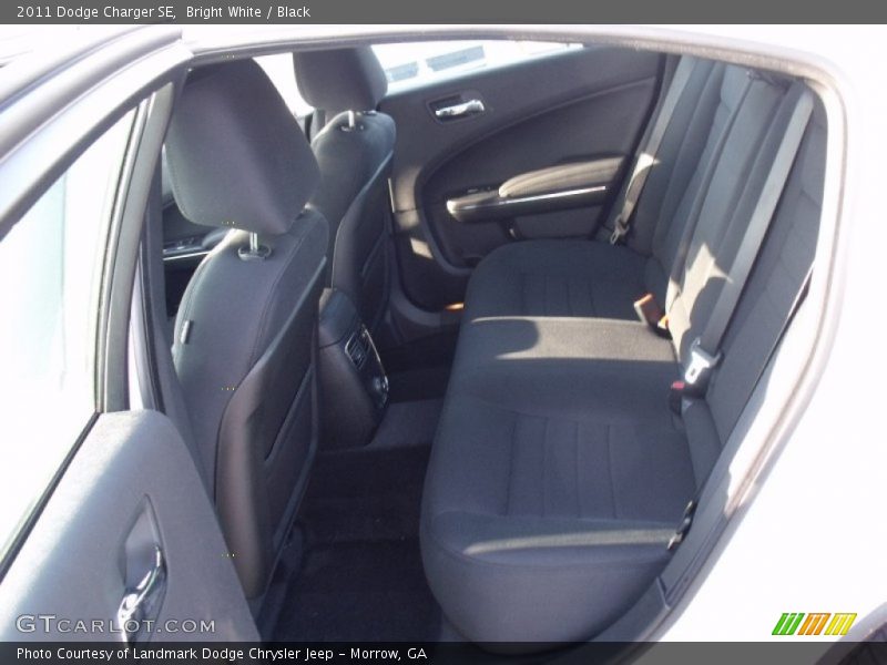 Bright White / Black 2011 Dodge Charger SE