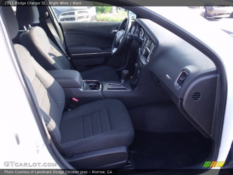 Bright White / Black 2011 Dodge Charger SE