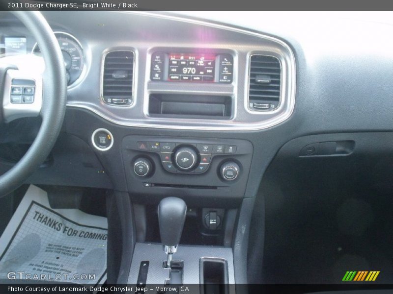Bright White / Black 2011 Dodge Charger SE