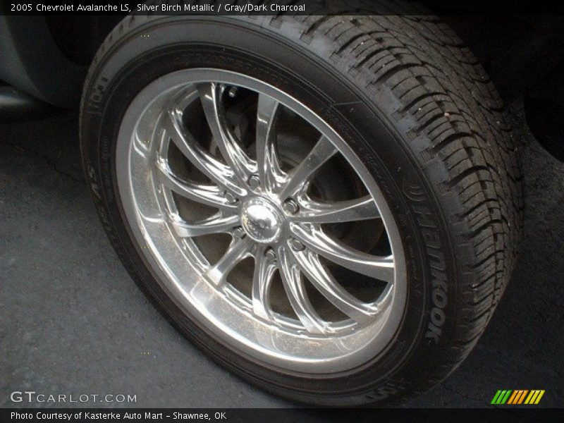 Silver Birch Metallic / Gray/Dark Charcoal 2005 Chevrolet Avalanche LS