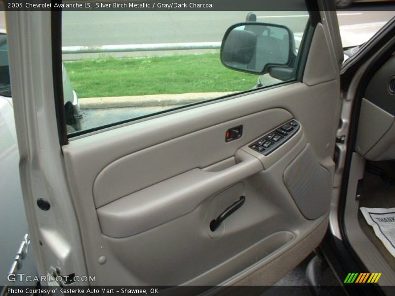 Silver Birch Metallic / Gray/Dark Charcoal 2005 Chevrolet Avalanche LS