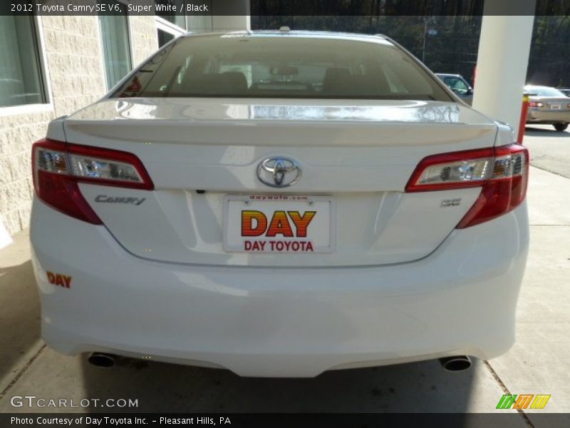 Super White / Black 2012 Toyota Camry SE V6