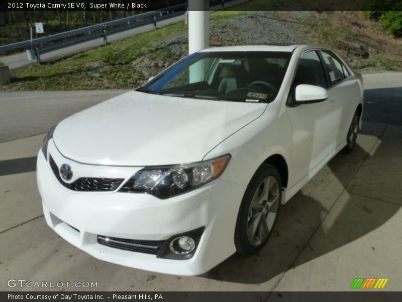 Super White / Black 2012 Toyota Camry SE V6