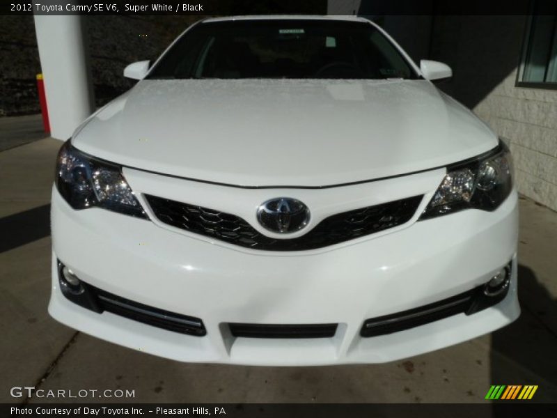 Super White / Black 2012 Toyota Camry SE V6