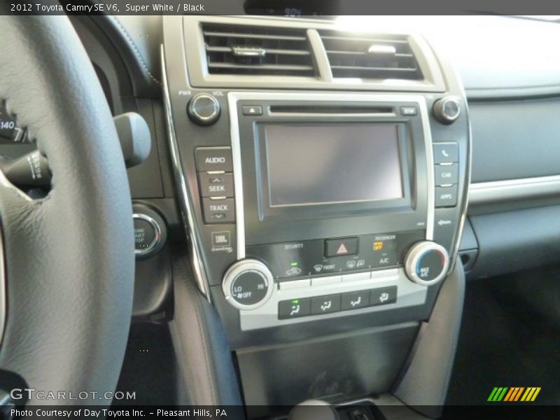 Super White / Black 2012 Toyota Camry SE V6