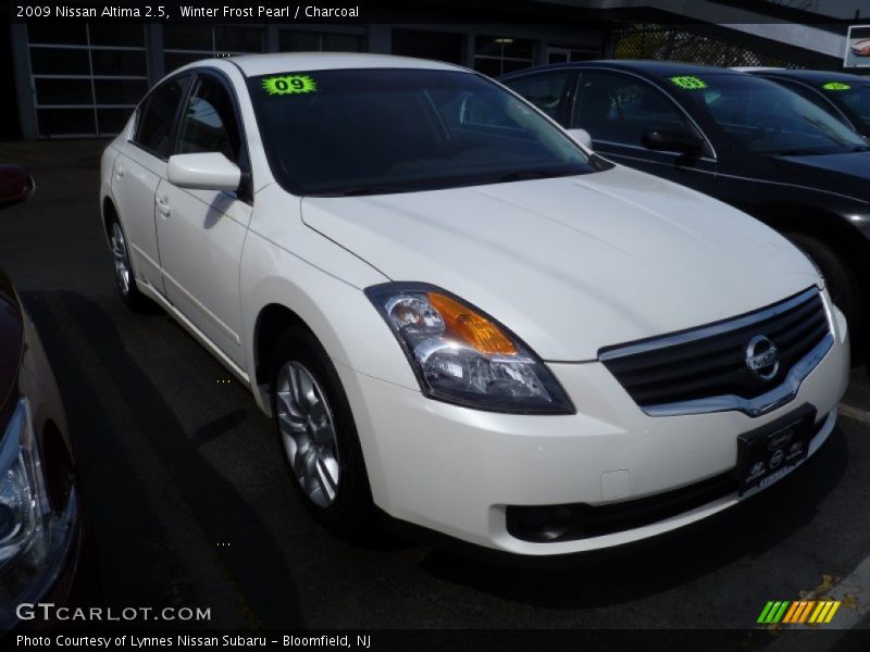 Winter Frost Pearl / Charcoal 2009 Nissan Altima 2.5
