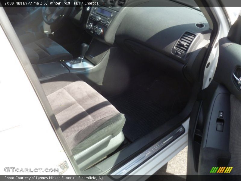 Winter Frost Pearl / Charcoal 2009 Nissan Altima 2.5