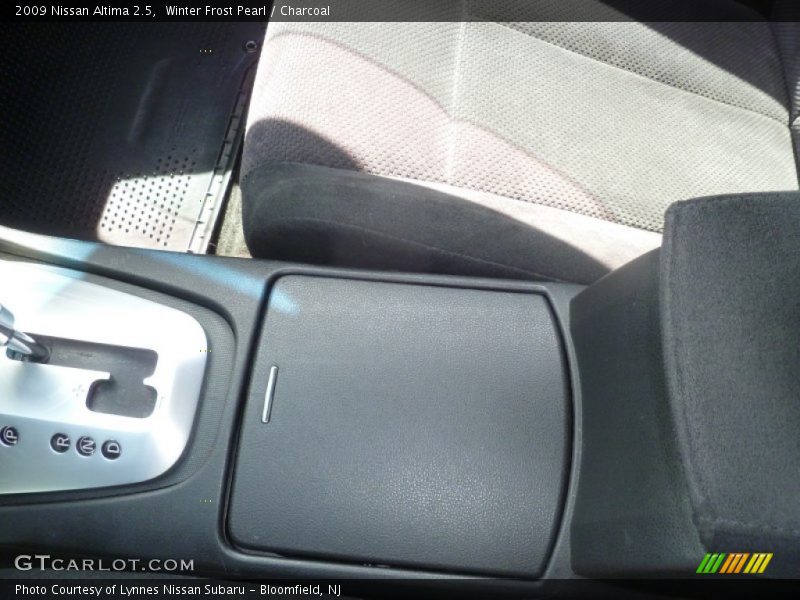 Winter Frost Pearl / Charcoal 2009 Nissan Altima 2.5