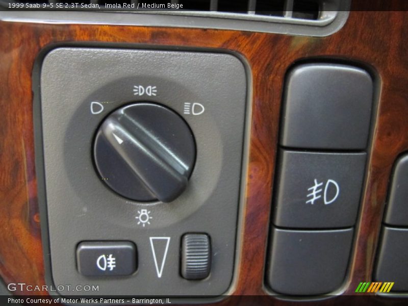 Controls of 1999 9-5 SE 2.3T Sedan
