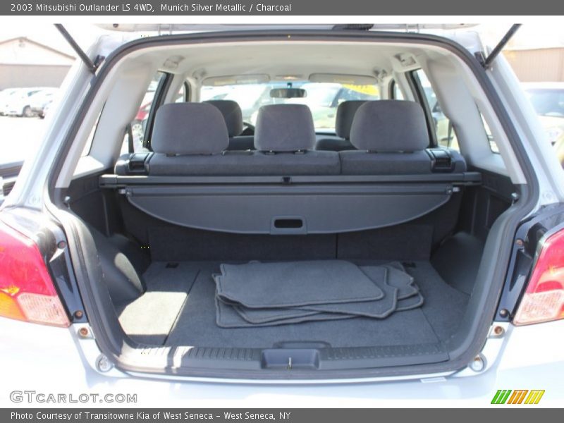 Munich Silver Metallic / Charcoal 2003 Mitsubishi Outlander LS 4WD