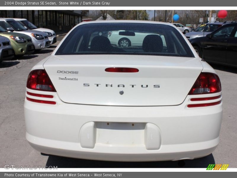 Stone White / Dark Slate Gray 2004 Dodge Stratus SE Sedan