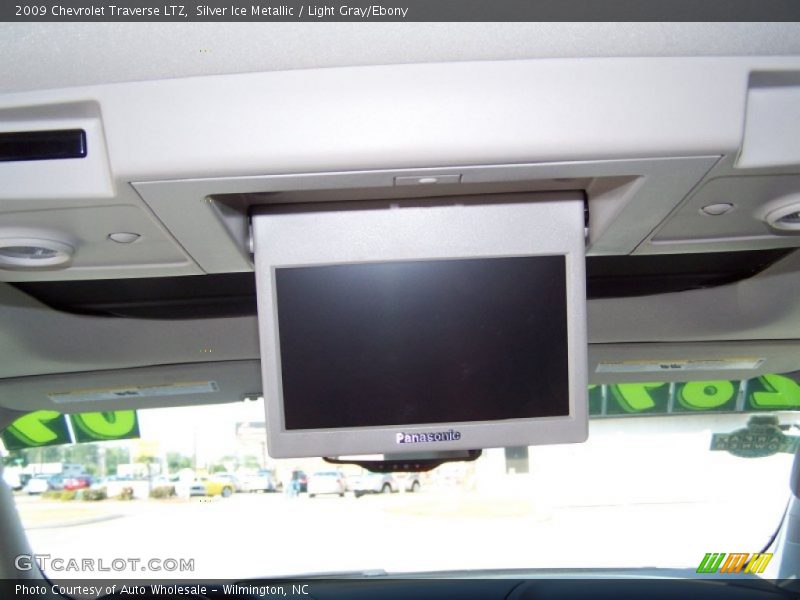 Silver Ice Metallic / Light Gray/Ebony 2009 Chevrolet Traverse LTZ