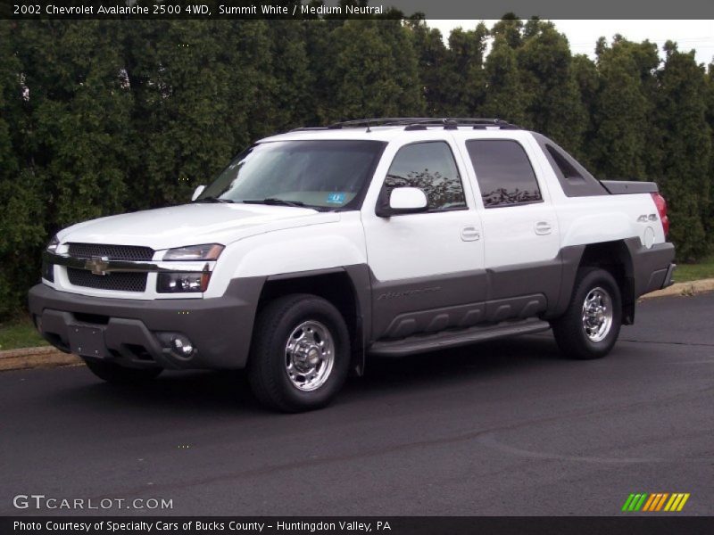Front 3/4 View of 2002 Avalanche 2500 4WD