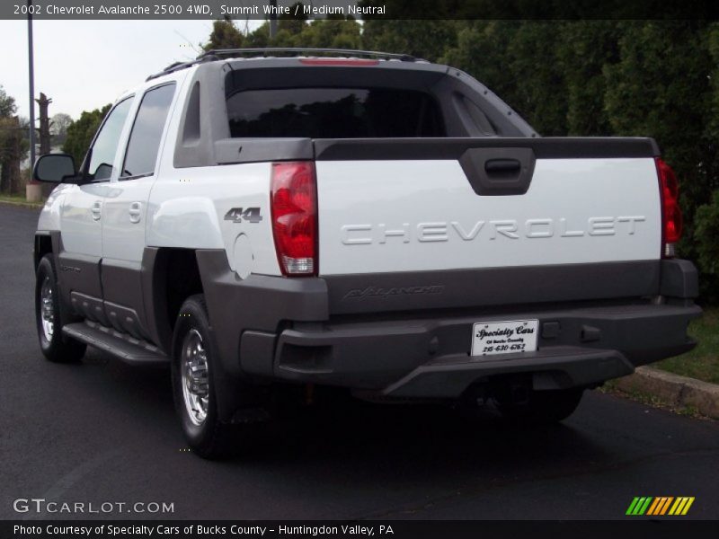 Summit White / Medium Neutral 2002 Chevrolet Avalanche 2500 4WD