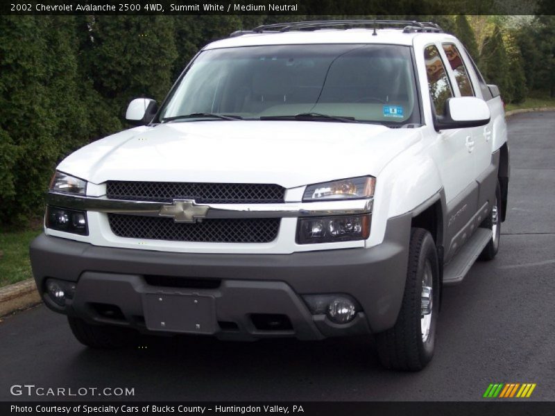 Summit White / Medium Neutral 2002 Chevrolet Avalanche 2500 4WD