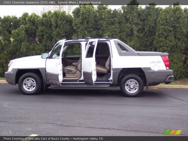 Summit White / Medium Neutral 2002 Chevrolet Avalanche 2500 4WD