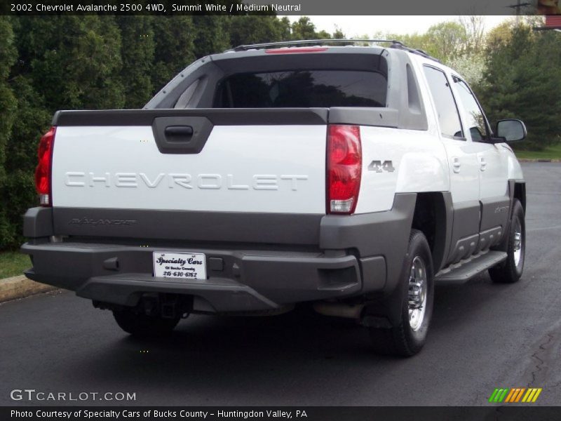 Summit White / Medium Neutral 2002 Chevrolet Avalanche 2500 4WD