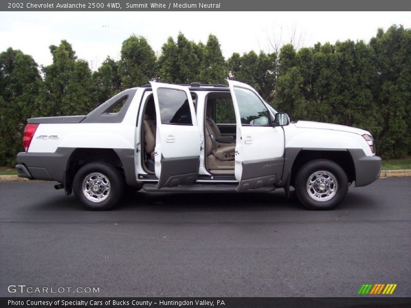 Summit White / Medium Neutral 2002 Chevrolet Avalanche 2500 4WD