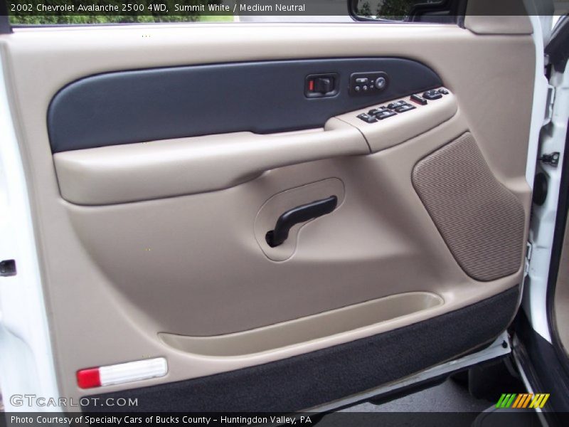 Summit White / Medium Neutral 2002 Chevrolet Avalanche 2500 4WD