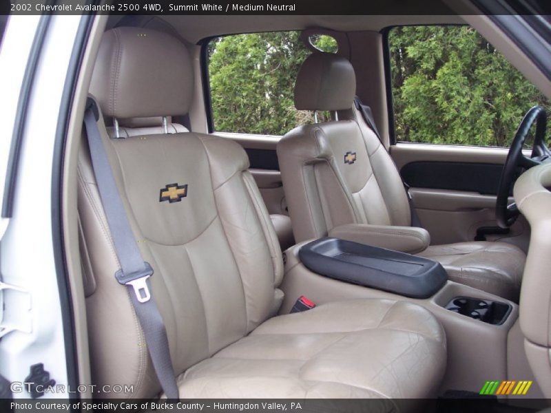 Summit White / Medium Neutral 2002 Chevrolet Avalanche 2500 4WD