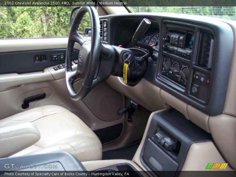 Summit White / Medium Neutral 2002 Chevrolet Avalanche 2500 4WD