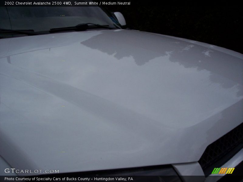 Summit White / Medium Neutral 2002 Chevrolet Avalanche 2500 4WD