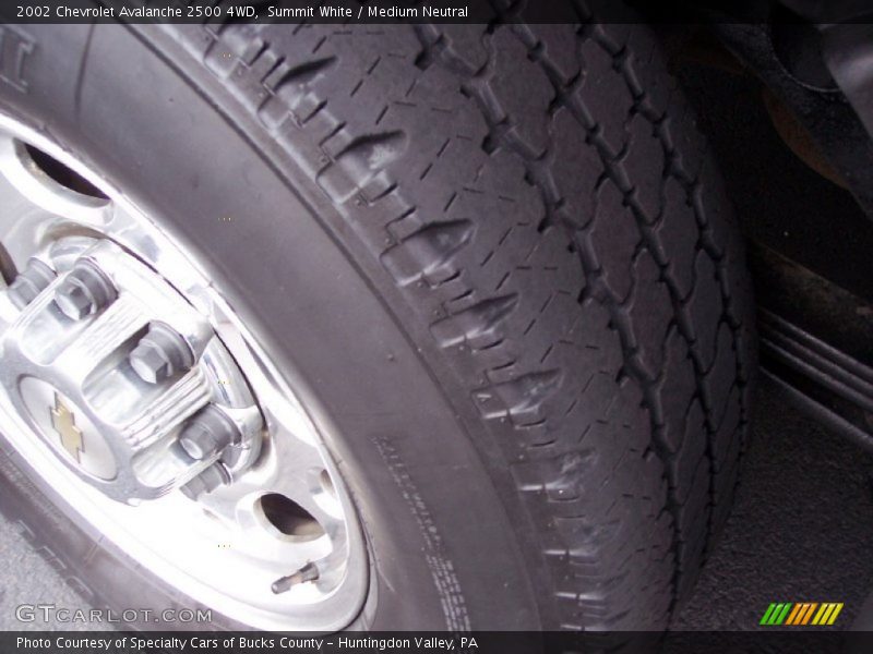 Summit White / Medium Neutral 2002 Chevrolet Avalanche 2500 4WD