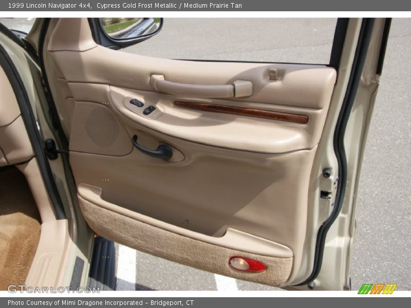 Cypress Gold Frost Metallic / Medium Prairie Tan 1999 Lincoln Navigator 4x4