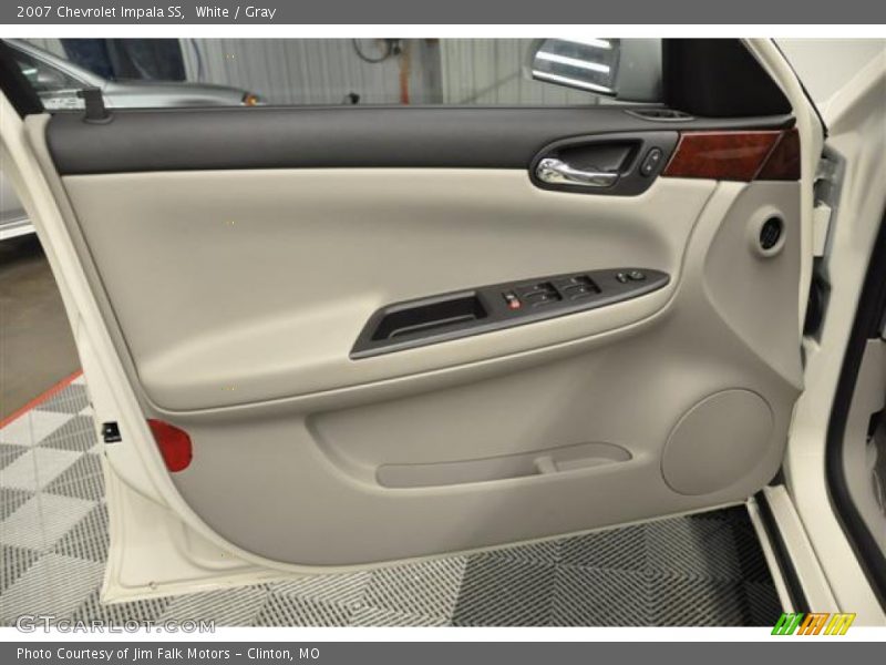 White / Gray 2007 Chevrolet Impala SS